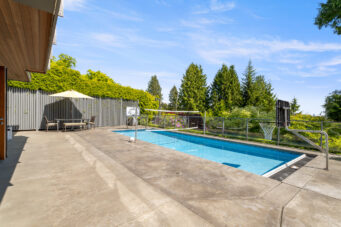 3389 Thompson Crescent